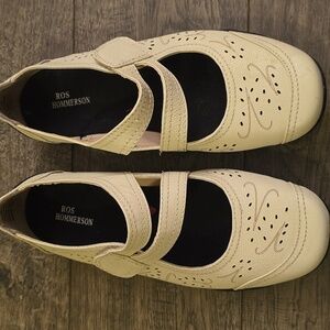 Ros Hommerson Chelsea Mary Jane Flat  in Winter White Size 7 WW